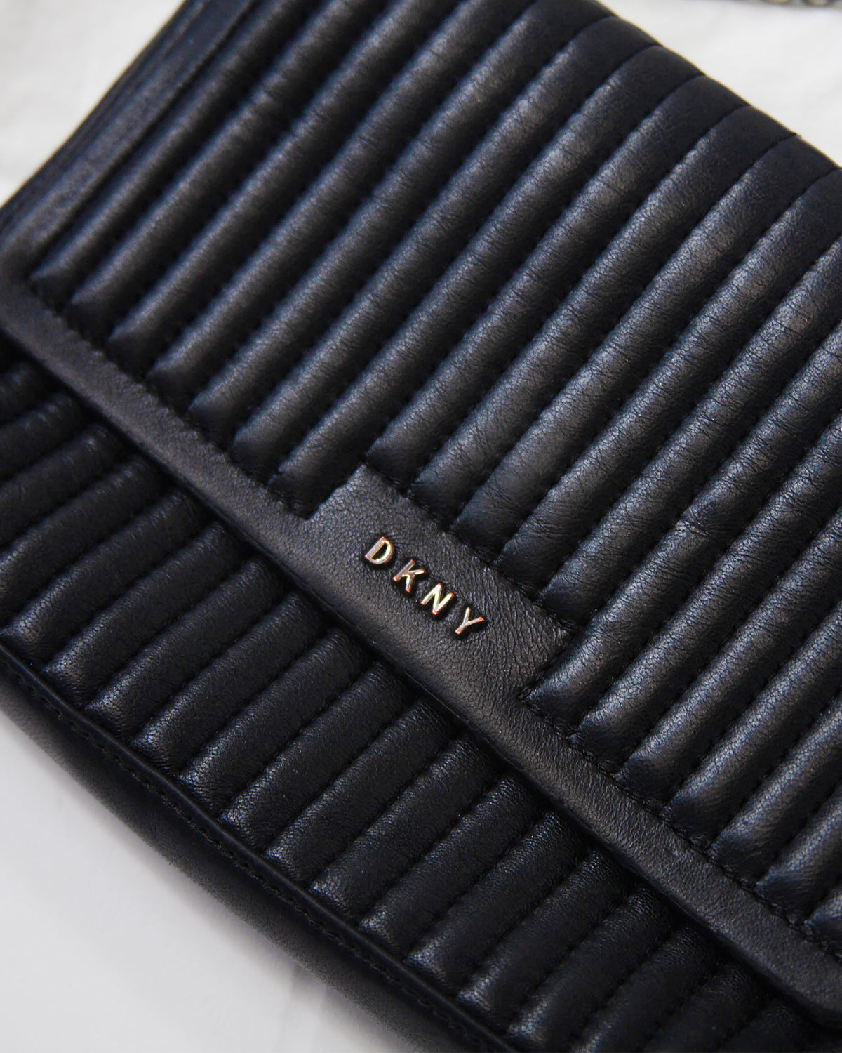 Kožená kabelka DKNY čierna